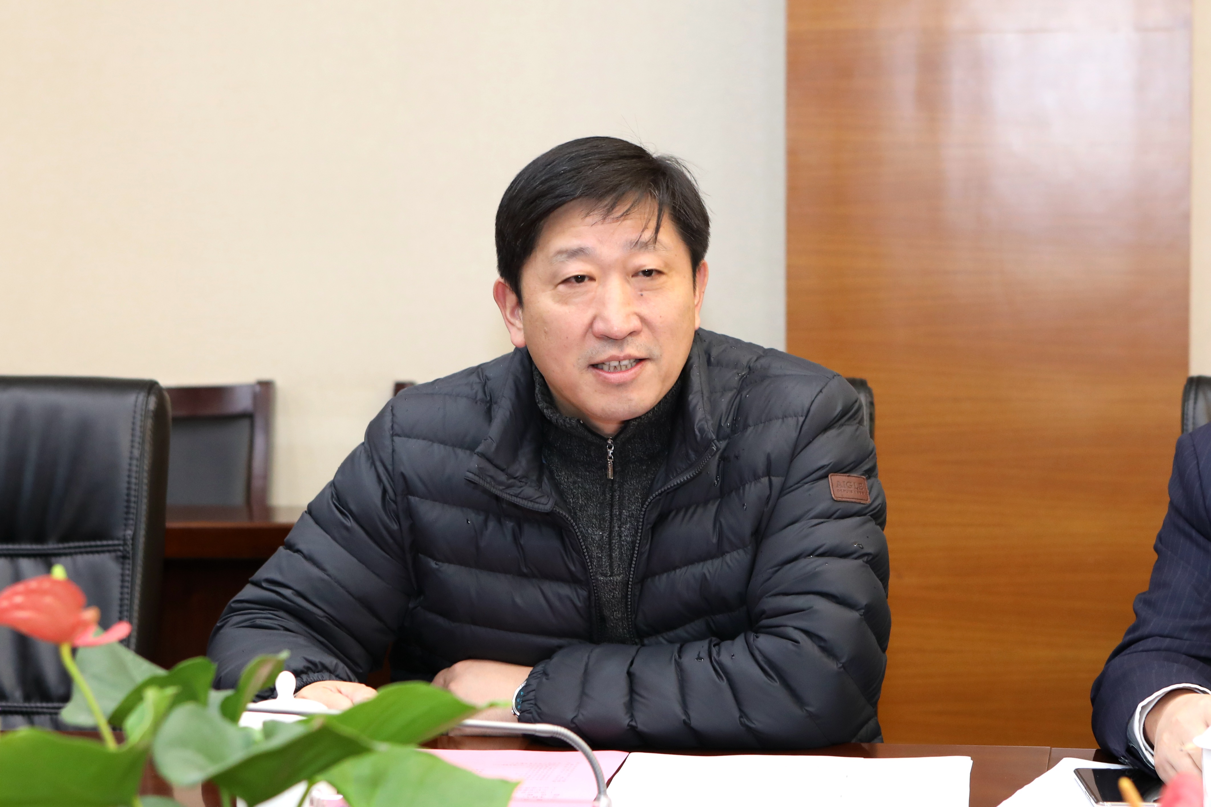 副校长邓志良主持 副校长邓志良主持