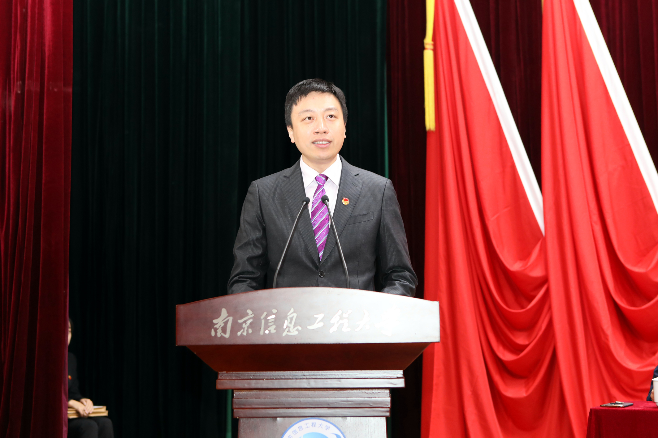 兄弟院校代表、南京大学团委副书记闻羽发言 兄弟院校代表、南京大学团委副书记闻羽发言