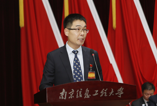 宣读党费使用审计报告.jpg 宣读党费使用审计报告.jpg