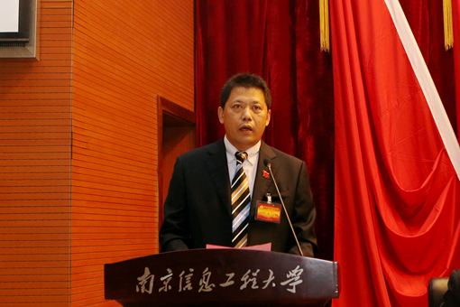 金自康同志宣读大会选举办法(草案)党委委员、纪委委员候选人名单.jpg 金自康同志宣读大会选举办法(草案)党委委员、纪委委员候选人名单.jpg