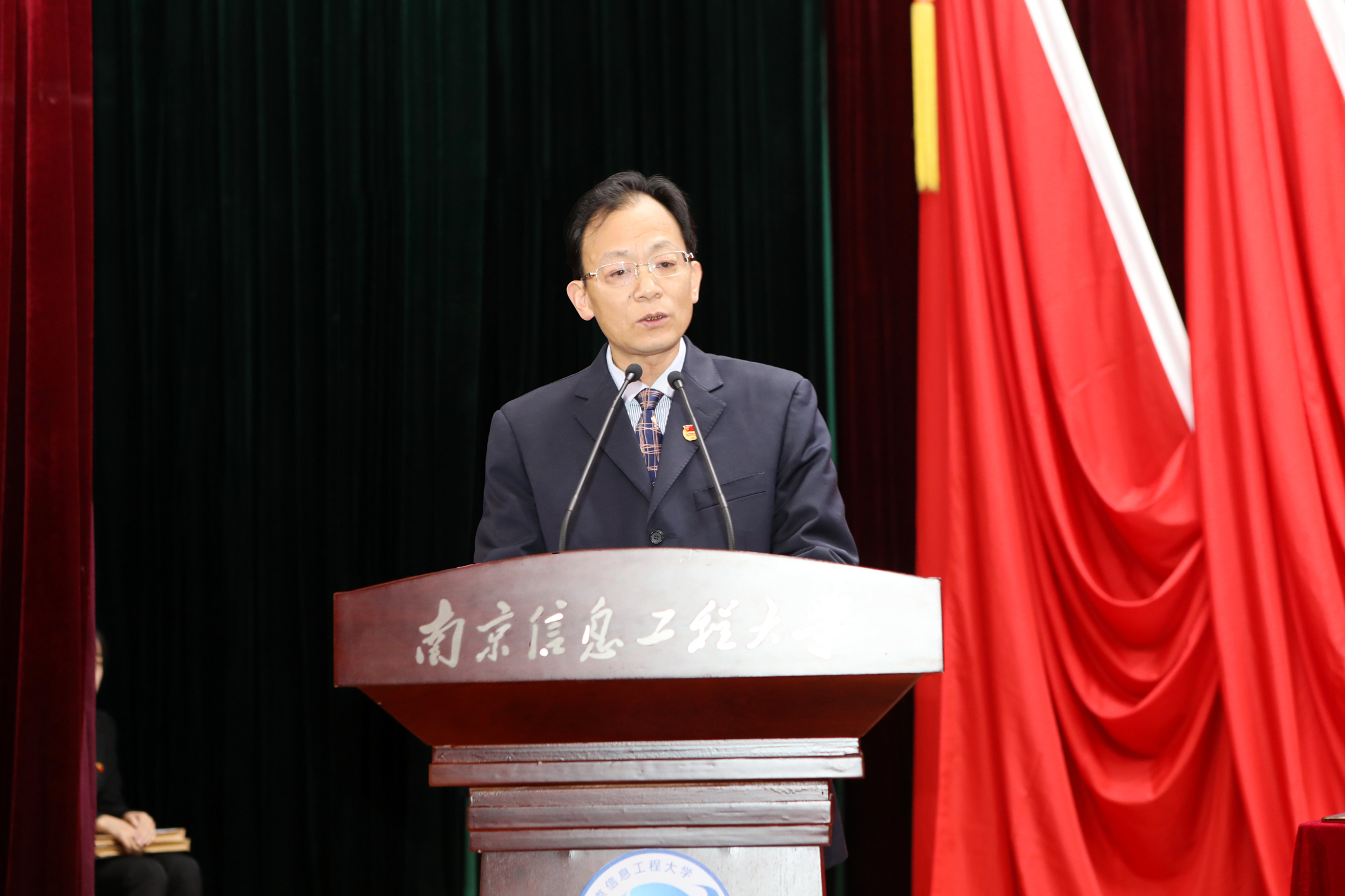群众组织代表、校工会主席顾显跃发言 群众组织代表、校工会主席顾显跃发言