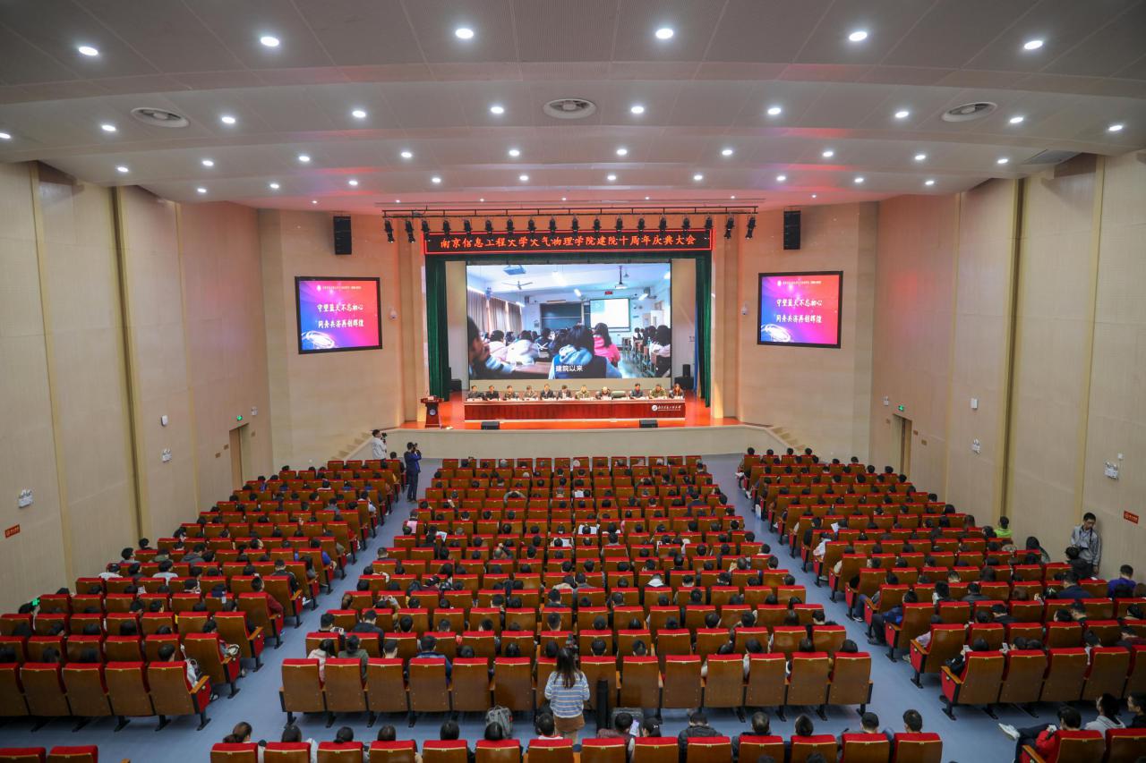 合影1.jpg 合影1.jpg