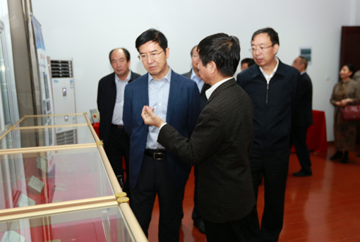 考察电磁楼.jpg 考察电磁楼.jpg