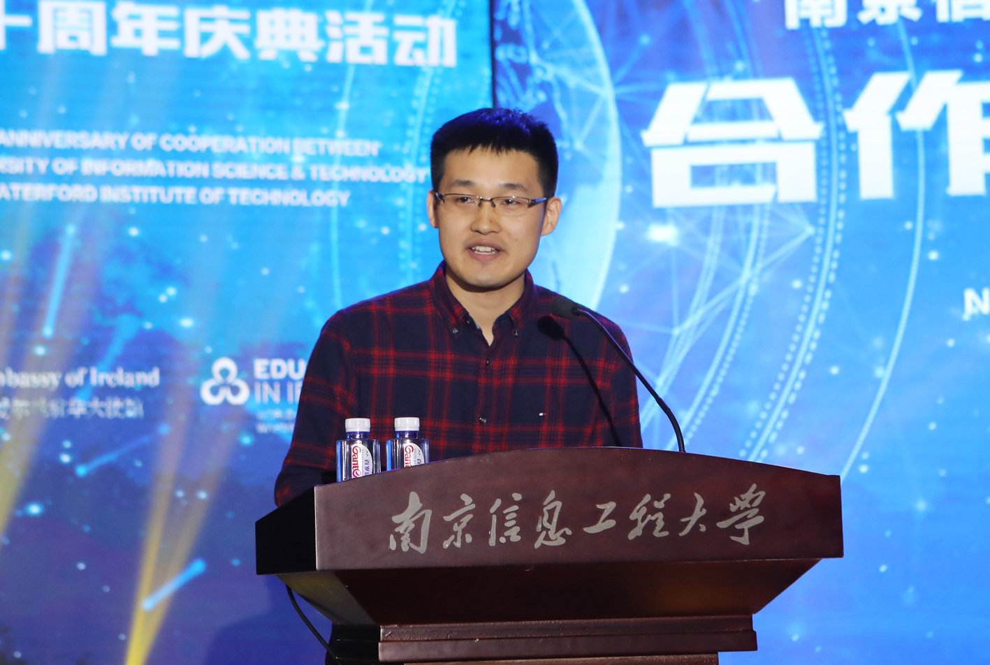 优秀学生代表荣欢.jpg 优秀学生代表荣欢.jpg