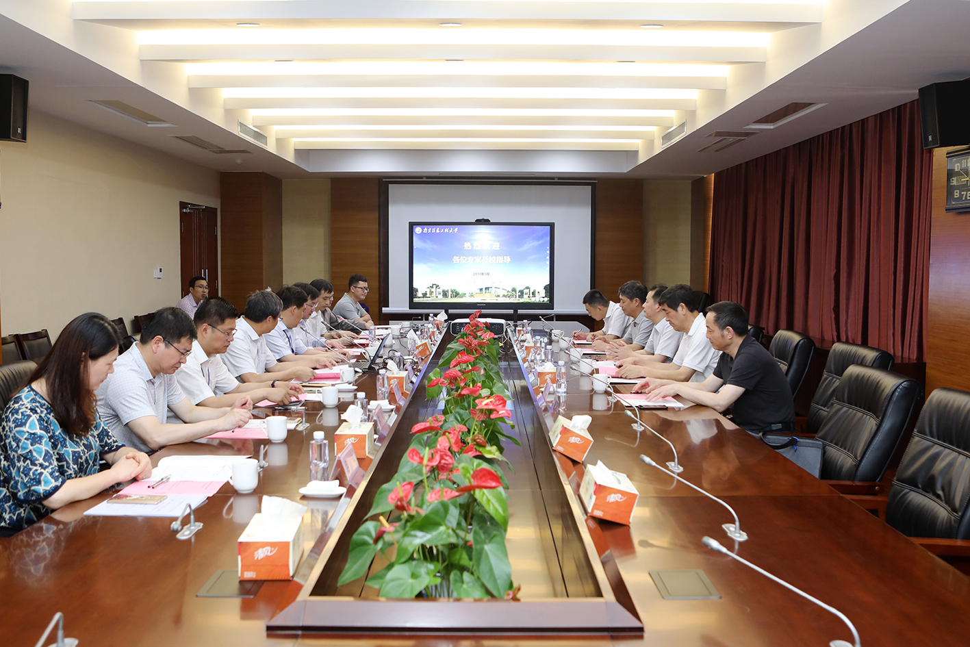 工作汇报会现场