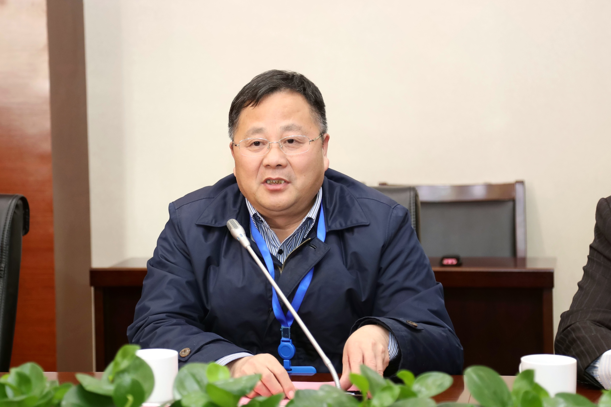 副校长周伟灿主持座谈会.jpg 副校长周伟灿主持座谈会.jpg