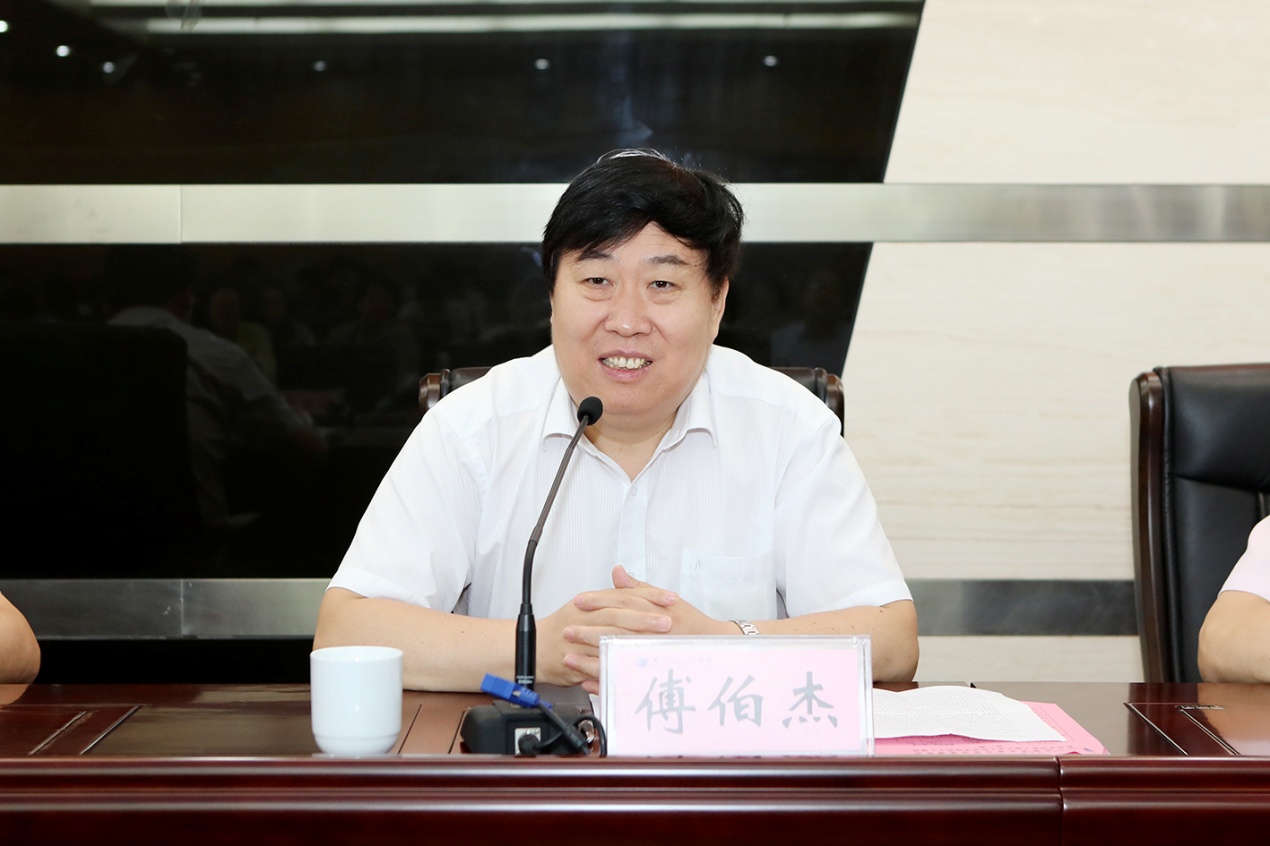 说明:C:\Users\HP\Desktop\20180701现代地理学发展与前沿高端论坛\新闻用图\2-傅院士讲话.jpg