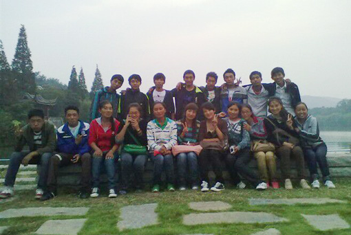 大气藏族学生2011年入学（珍珠泉）.jpg
